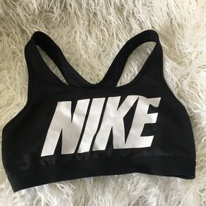 Black Nike sports bra size medium new
